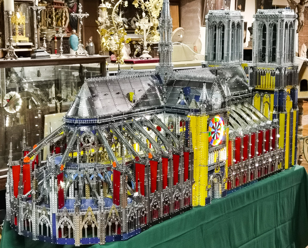 Notre-Dame de Paris en meccano au Musée d'Art religieux de Blois