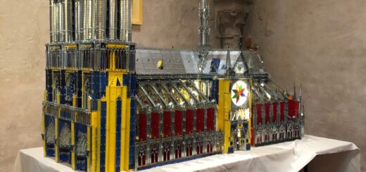 La cathédrale Notre-Dame de Paris en meccano